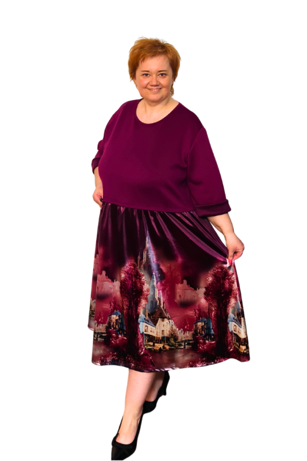 Plus size šaty s potlačou mesta - bordové